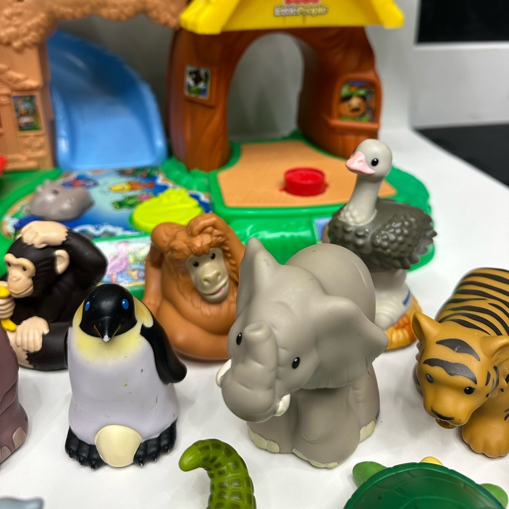 Little People Zoo Talkers play set with 23 animals - Picture 8 of 9
